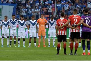 Así fue el emotivo minuto de silencio para Menotti en la final de la Copa de la Liga