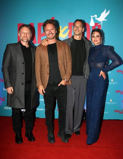 El mismo lunes por la noche, pero en el DOT Baires Shopping, tuvo lugar la avant premier de Papá x Dos, la comedia romántica protagonizada por Benjamín Vicuña, Celeste Cid y Lucas Akoskin, y dirigida por Hernán Guerschuny, que llega a los cines este jueves 18