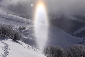 El misterioso haz de luz suspendido sobre el Cerro Catedral