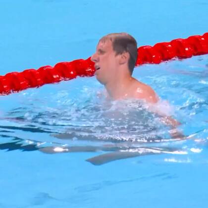 El misterioso hombre fue apodado por los comentaristas de NBC como Bob, el recogedor de gorras