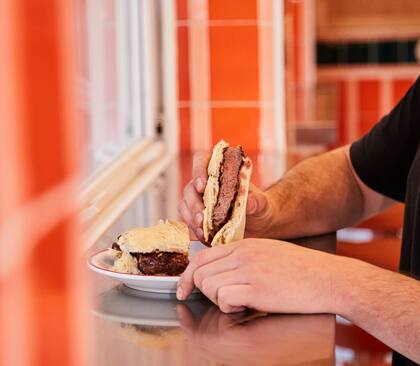 El mítico sándwich de cuadril: el producto de Los Platitos que pasó de la Costanera Norte al centro porteño