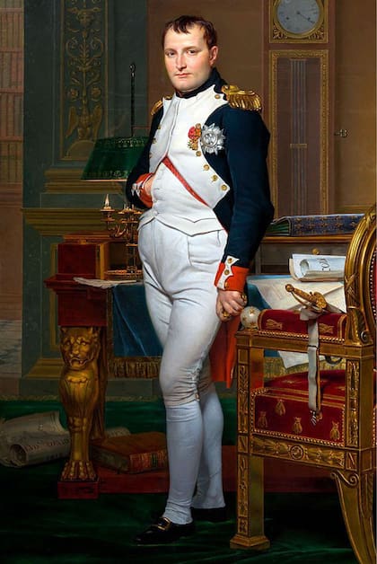 El mito de que Napoleón era bajito se refleja de algún modo en la película.