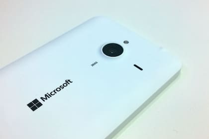 El modelo 640 XL tiene un sensor de 13 megapixeles y lentes Carl Zeiss; el 640, un sensor de 8 megapixeles