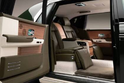 El modelo brilla por donde se lo mire