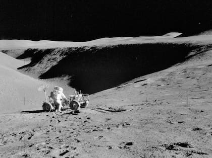 El modelo conocido popularmente como “moon buggy”, fue utilizado por las misiones Apollo 15, 16 y 17 entre 1971 y 1972