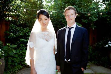 Una foto de la boda de Priscilla Chan y Mark Zuckerberg, que este año invirtieron 53 millones de dólares en la isla hawaiana de Kauai