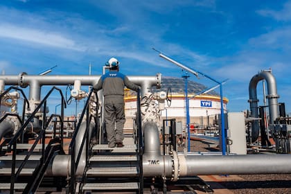El modelo de inversión en Vaca Muerta requiere capital constante, y expertos advierten que su nacionalización sería inviable a largo plazo