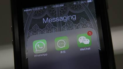 El modelo de negocio adoptado por WhatsApp sigue  los pasos de firmas asiáticas de mensajería instantánea como WeChat y Line