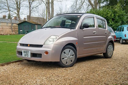 El modelo fue presentado en Japón en enero de 2000 como parte del proyecto “WiLL”