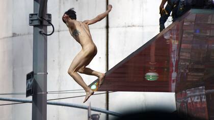 El modelo Krit McClean saltó al vacío tras mencionar a Donald Trump