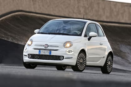 El Fiat 500, otro representante de los city cars de la marca italiana pero con posicionamiento premium