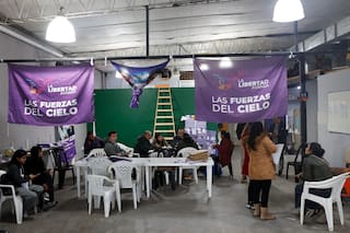 Un candidato de raíz piquetera y una rival que se apropió de la motosierra