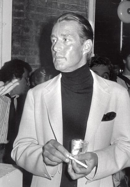 El modisto pasó sus últimos días en San Francisco, cerca de su familia. Murió el 26 de marzo de 1990, a los 57 años