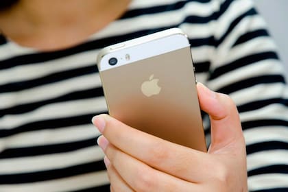 El modo de espera o StandBy es una modalidad que agregó Apple en el 2023 con una actualización de su software de iOS 17 (Depositphotos)