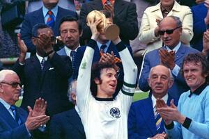 La historia del cachetazo que cambió la carrera de Franz Beckenbauer y lo convirtió en leyenda