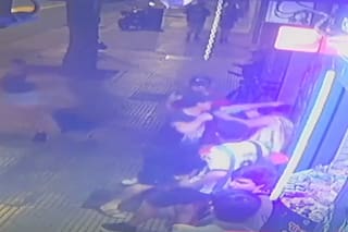 Sancionan a dos barras de Atlanta que atacaron a dos hinchas de Chacarita