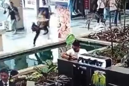 El momento de la caída (Foto:Captura)