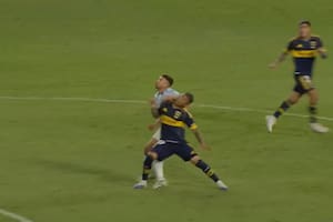 Video: el codazo de 'Maravilla' Martínez a Ayrton Costa por el que todo Boca pidió expulsión