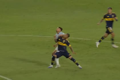 Video: el codazo de 'Maravilla' Martínez a Ayrton Costa por el que todo Boca pidió expulsión