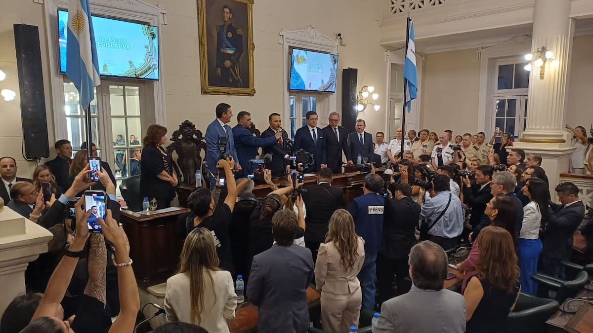 Recambio familiar en Corrientes: Juan Pablo Valdés juró como gobernador y sucede a su hermano Gustavo