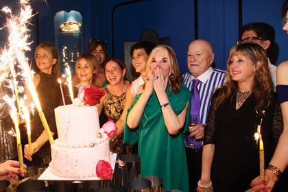 El momento de soplar las velitas y pedir tres deseos.