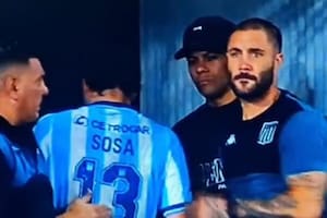 Santiago Sosa no saludó a Marcos Rojo después de su expulsión ante Tigre