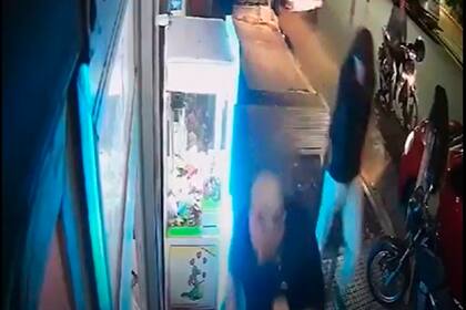 El momento de uno de los homicidios cometidos por Rodolfo Nicolás Caraballo Escobar