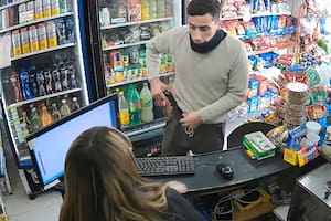 El video del ladrón que entró a robar un kiosco en pleno centro de Lanús
