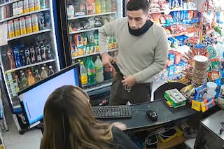 El video del ladrón que entró a robar un kiosco en pleno centro de Lanús