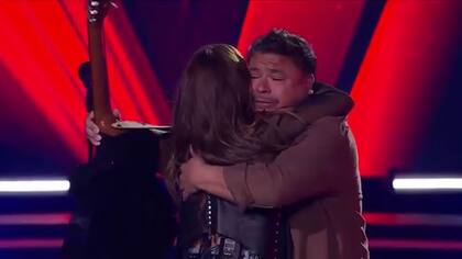 El momento del abrazo entre La Sole y Gustavo Rosales (Foto: Captura TV)