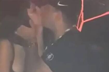 El momento del beso entre 'Lechuga' Torres y Lissa Vera