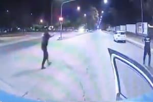Un video muestra el momento en que dos policías disparan contra el auto en el que iba Blas Correas