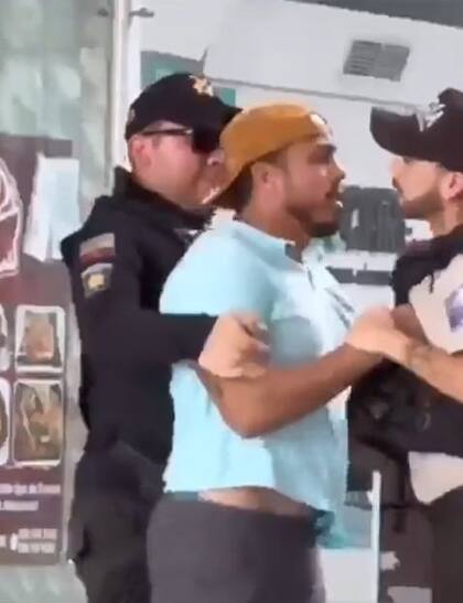 El momento del falso arresto