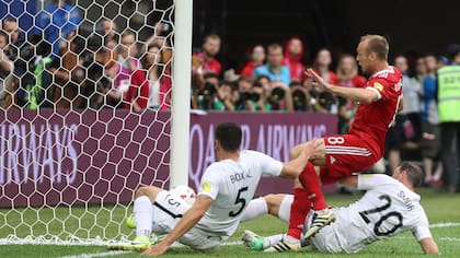 El momento del gol de Rusia, el primero del partido