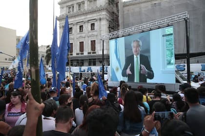 El momento del mensaje presidencial a los militantes