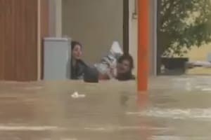 Inundaciones en Italia: el heroico rescate a un chico de 3 años y el hombre que se salvó aferrado 11 horas a un árbol