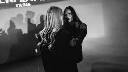 El momento en el cual Bolocco se encontró con la actriz Demi Moore. Así como la protagonista de "La sustancia" es la nueva representante global de Kérastase, Bolocco fue nombrada como embajadora por Latinoamérica