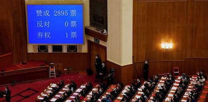 El momento en el Parlamento chino donde se votó para permitir a Beijing tener más injerencia sobre Hong Kong