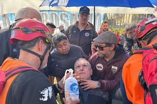 Un sindicalista histórico recibió gas lacrimógeno cuando marchaba en la zona del Congreso