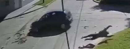 El momento en el que Berges se da a la fuga y deja a Oviedo tendido en el asfalto