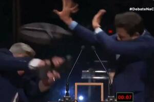 El momento en el que Datena le da un sillazo a Marcal