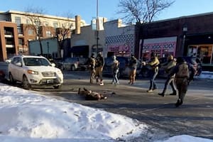 Revelan los primeros detalles de la investigación por la muerte de un enfermero en Minneapolis