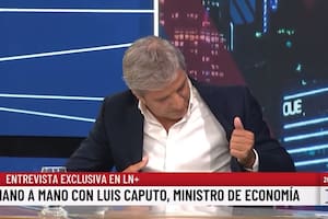 Luis Caputo confirmó que no adquiere su ropa en el país y reveló qué marca de saco usa