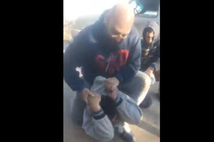 El momento en el que el vecino captura al ladrón