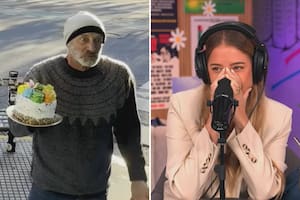 Tras su cruce, el biólogo Estanislao Bachrach le llevó una torta a Nati Jota por su cumpleaños