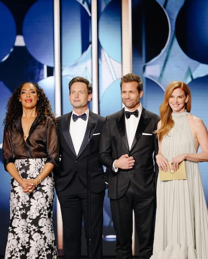 El momento en el que Gina Torres, Patrick J. Adams, Gabriel Macht y Sarah Rafferty presentaron en los Globos de Oro el galardón al Mejor Drama televisivo, categoría en la que Succession resultó ganadora.