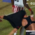 La increíble acción en la que a Marcone le sacaron la camiseta en un córner y el árbitro no cobró penal
