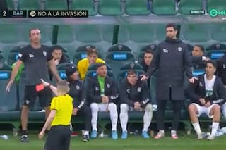 Javier Pastore insultó al árbitro ante Barcelona y podría recibir una durísima sanción