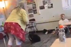 El momento en el que la docente se enoja con el alumno y lo insulta