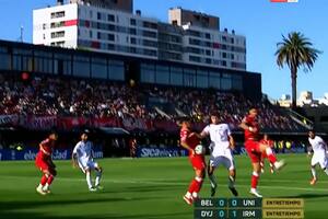 Un fallo increíble por VAR iba a beneficiar a Barracas, pero Meza fue héroe ante el hijo de Tapia